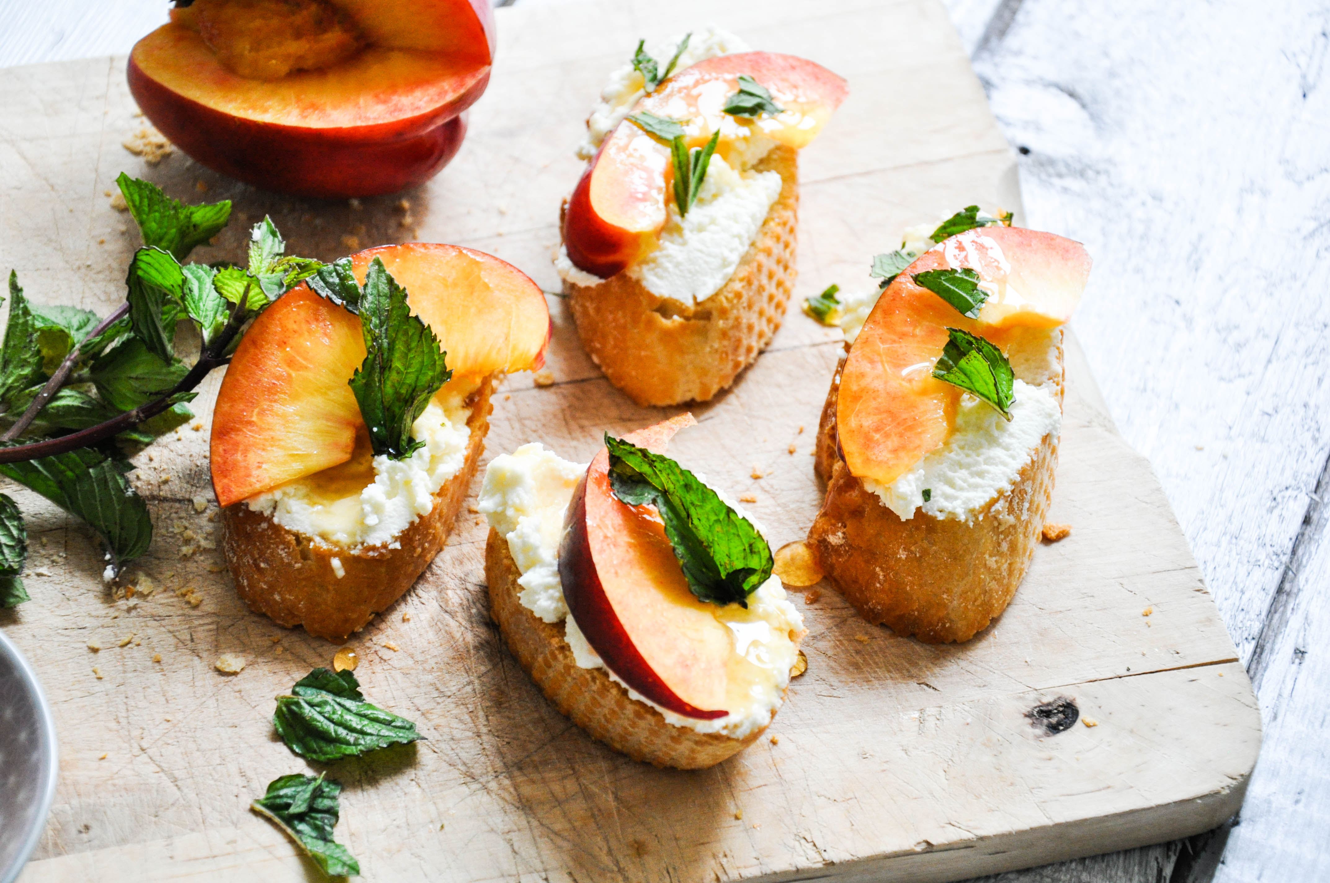 Ricotta-Nektarinen-Crostini